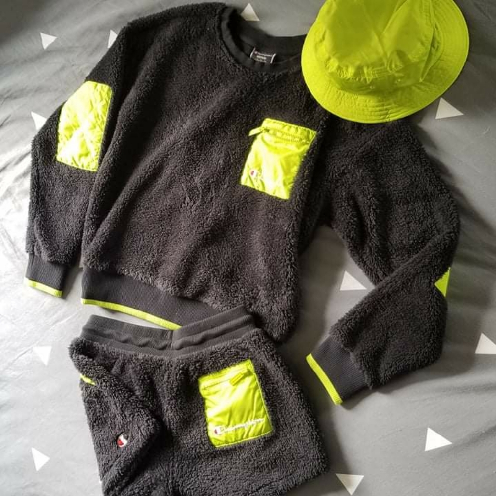 Champion X UO Sherpa Sweater and bucket hat